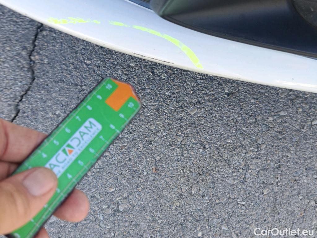  Peugeot  308 PEUGEOT  / 2017 / 5P / berlina con portón 5p Active Pack BlueHDi 130 S&S #24