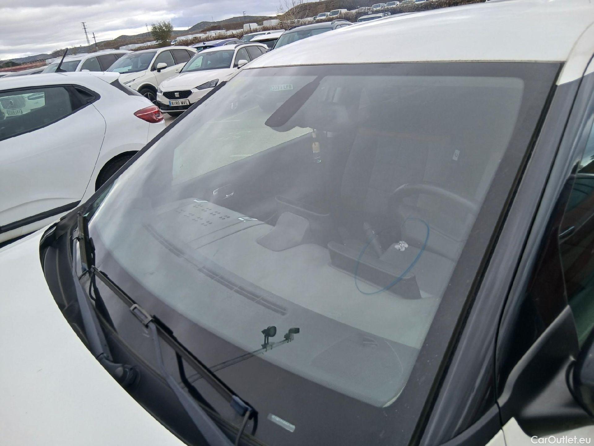  Citroen  C4 Cactus CITROEN  / 2018 / 5P / berlina con portón BlueHDi 100 S&S C-Series(SP) #3