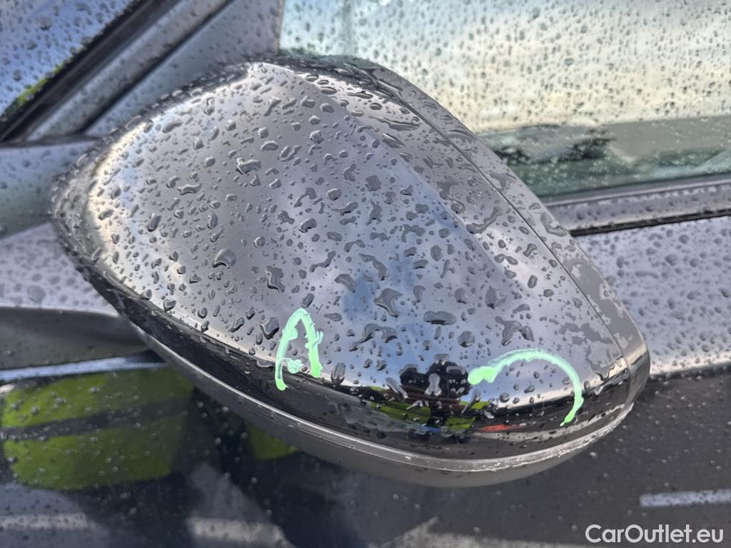  Peugeot  2008 PEUGEOT  / 2019 / 5P / todoterreno GT Pack Puretech 130 S&S EAT8 #52