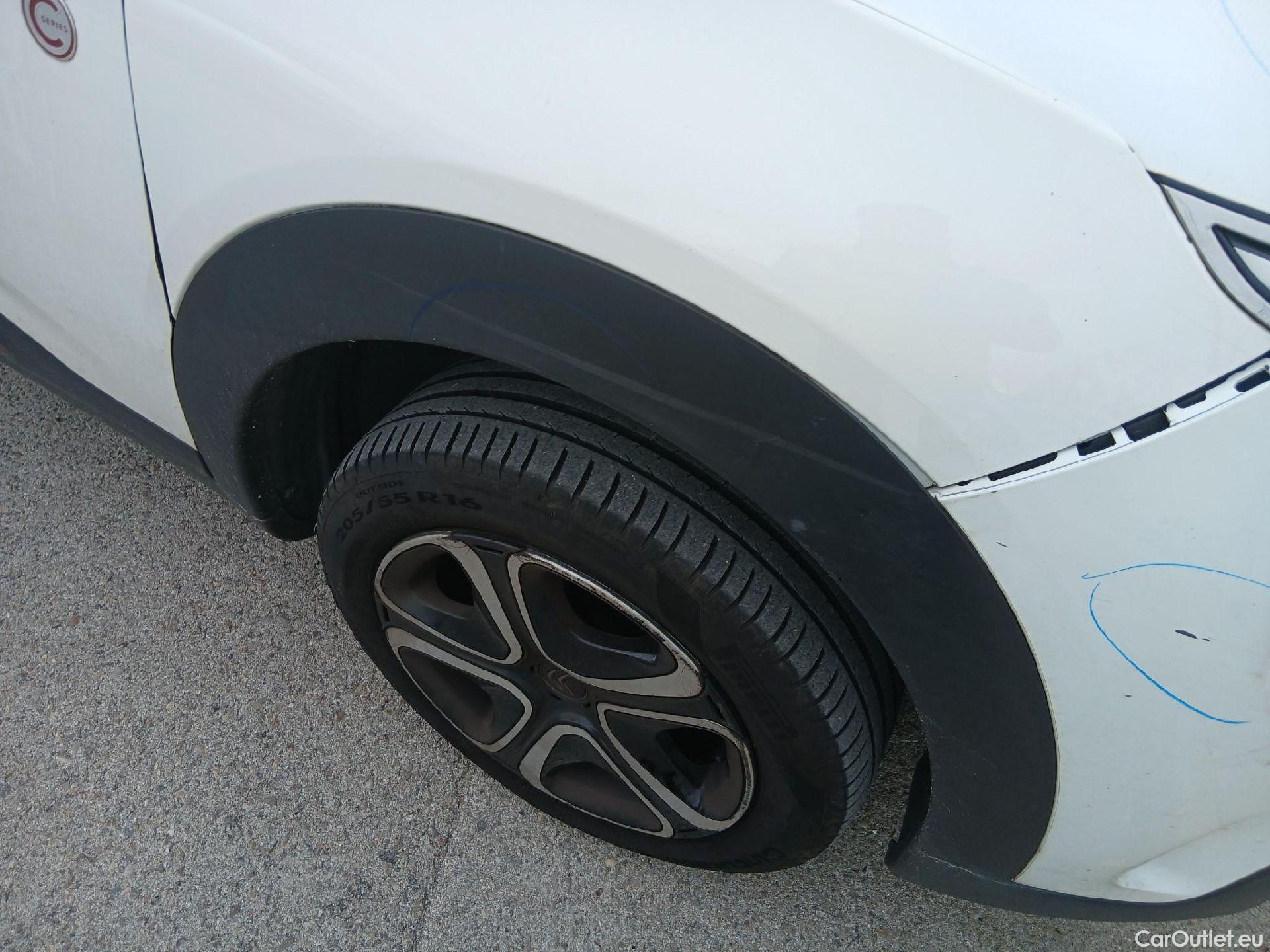  Citroen  C4 Cactus CITROEN  / 2018 / 5P / berlina con portón BlueHDi 100 S&S C-Series(SP) #21