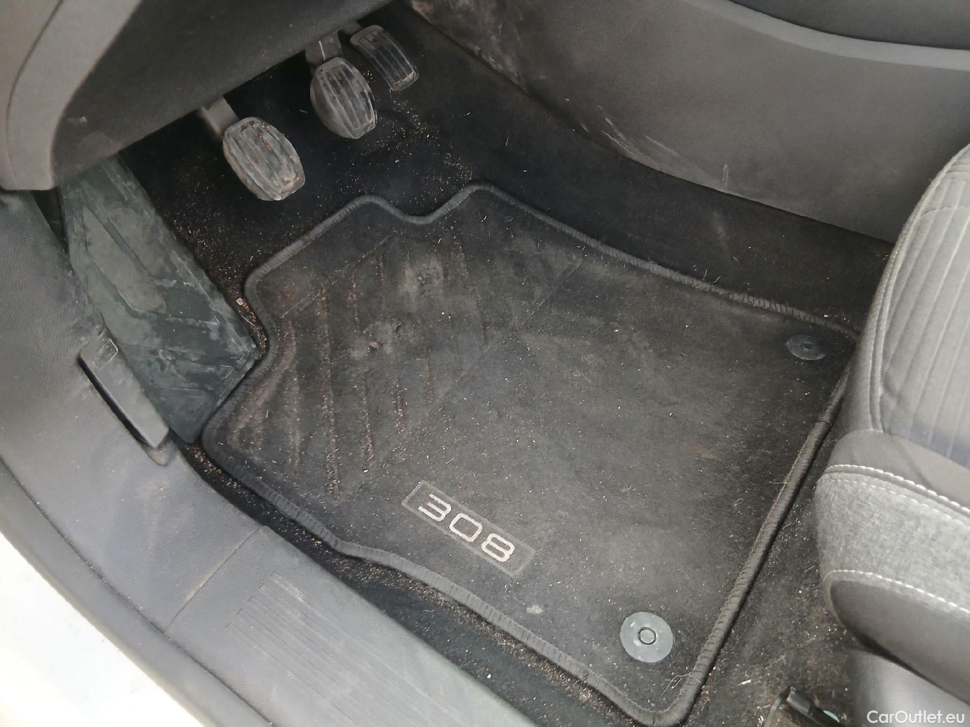  Peugeot  308 PEUGEOT  / 2021 / 5P / berlina con portón 5P Active Pack BlueHDi 130 S&S MAN (AC2) #1