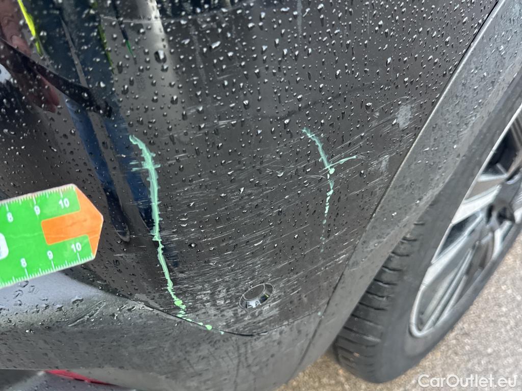  Peugeot  2008 PEUGEOT  / 2019 / 5P / todoterreno GT Pack Puretech 130 S&S EAT8 #28