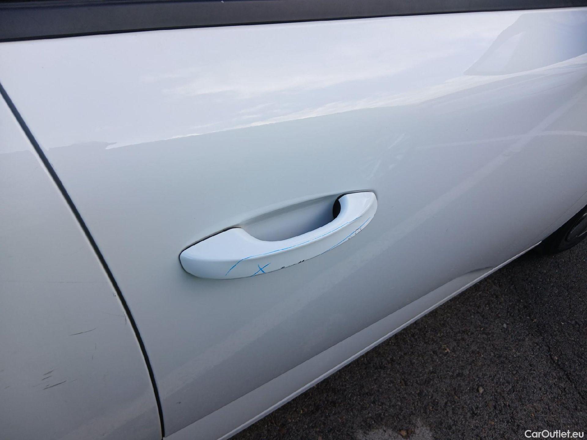  Peugeot  308 PEUGEOT  / 2021 / 5P / berlina con portón 5P Active Pack BlueHDi 130 S&S MAN (AC2) #28