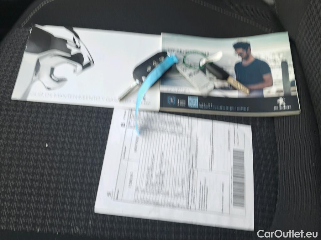  Peugeot  308 PEUGEOT  / 2017 / 5P / berlina con portón 5p Active Pack BlueHDi 130 S&S #19