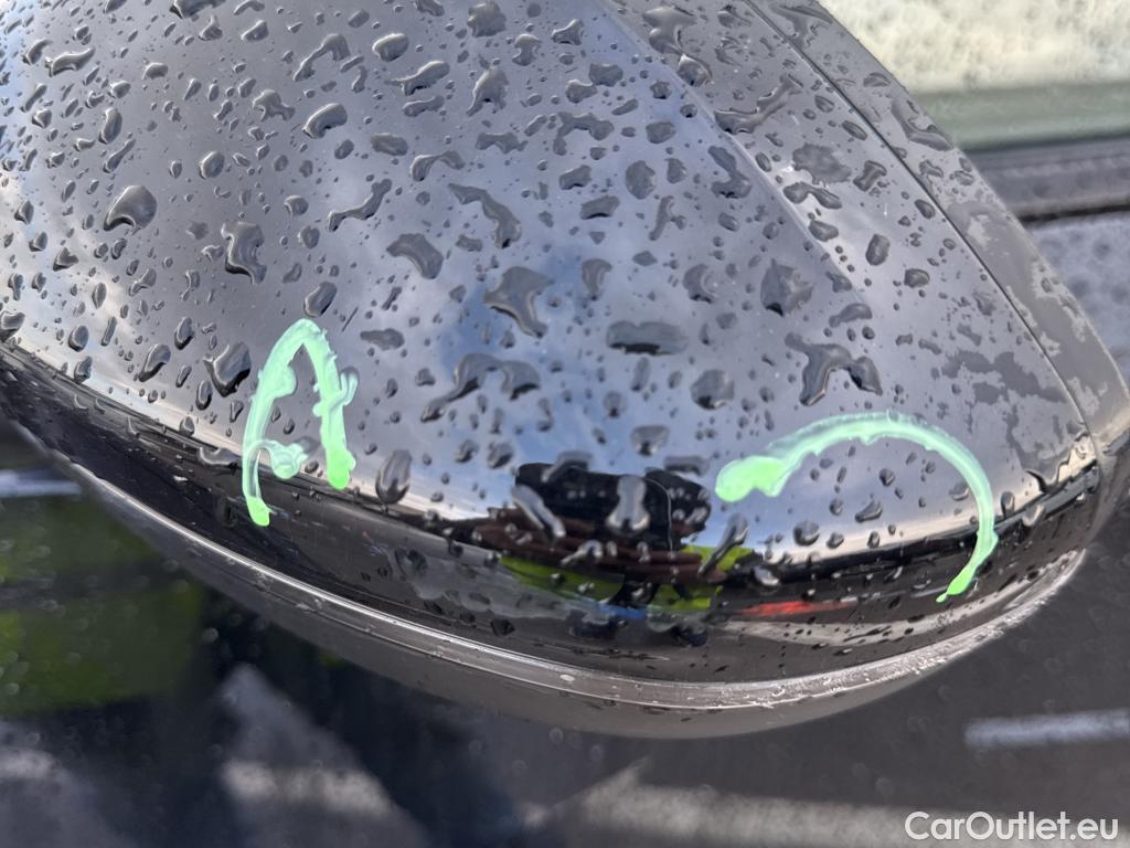  Peugeot  2008 PEUGEOT  / 2019 / 5P / todoterreno GT Pack Puretech 130 S&S EAT8 #53