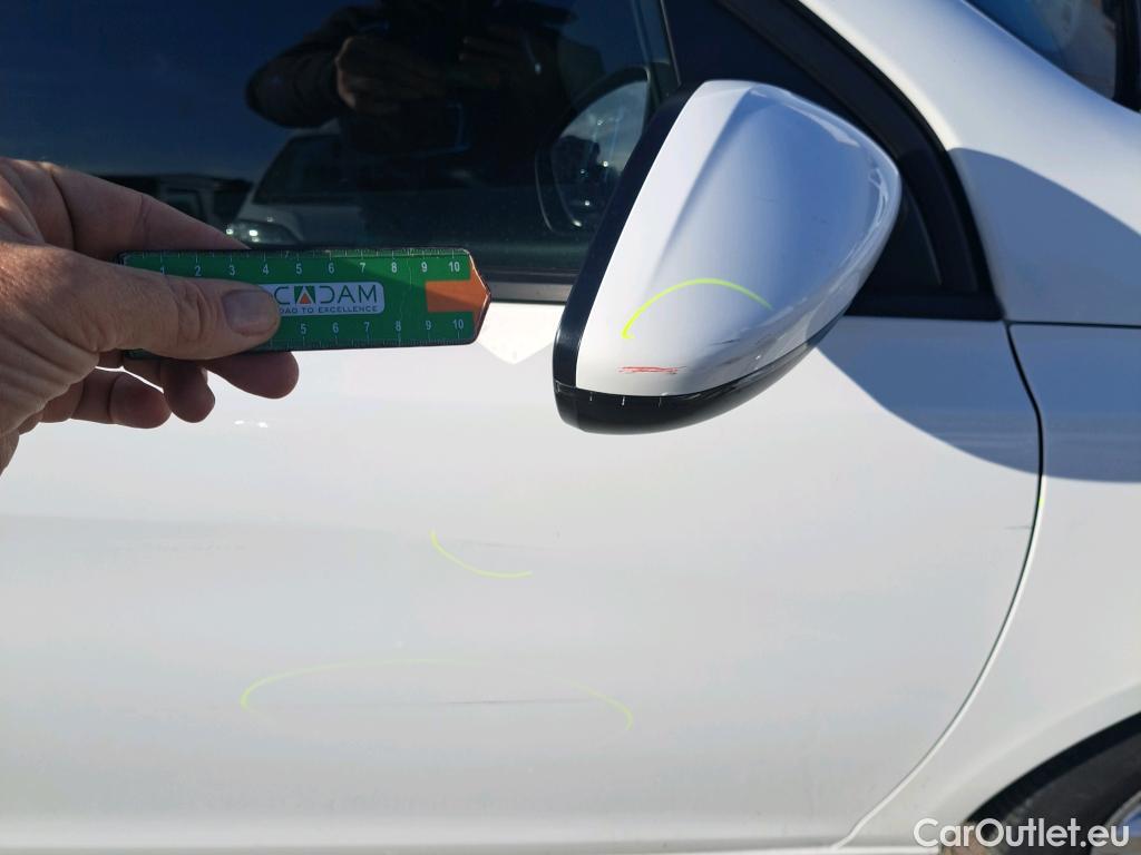  Peugeot  308 PEUGEOT  / 2017 / 5P / berlina con portón 5p Active Pack BlueHDi 130 S&S #36