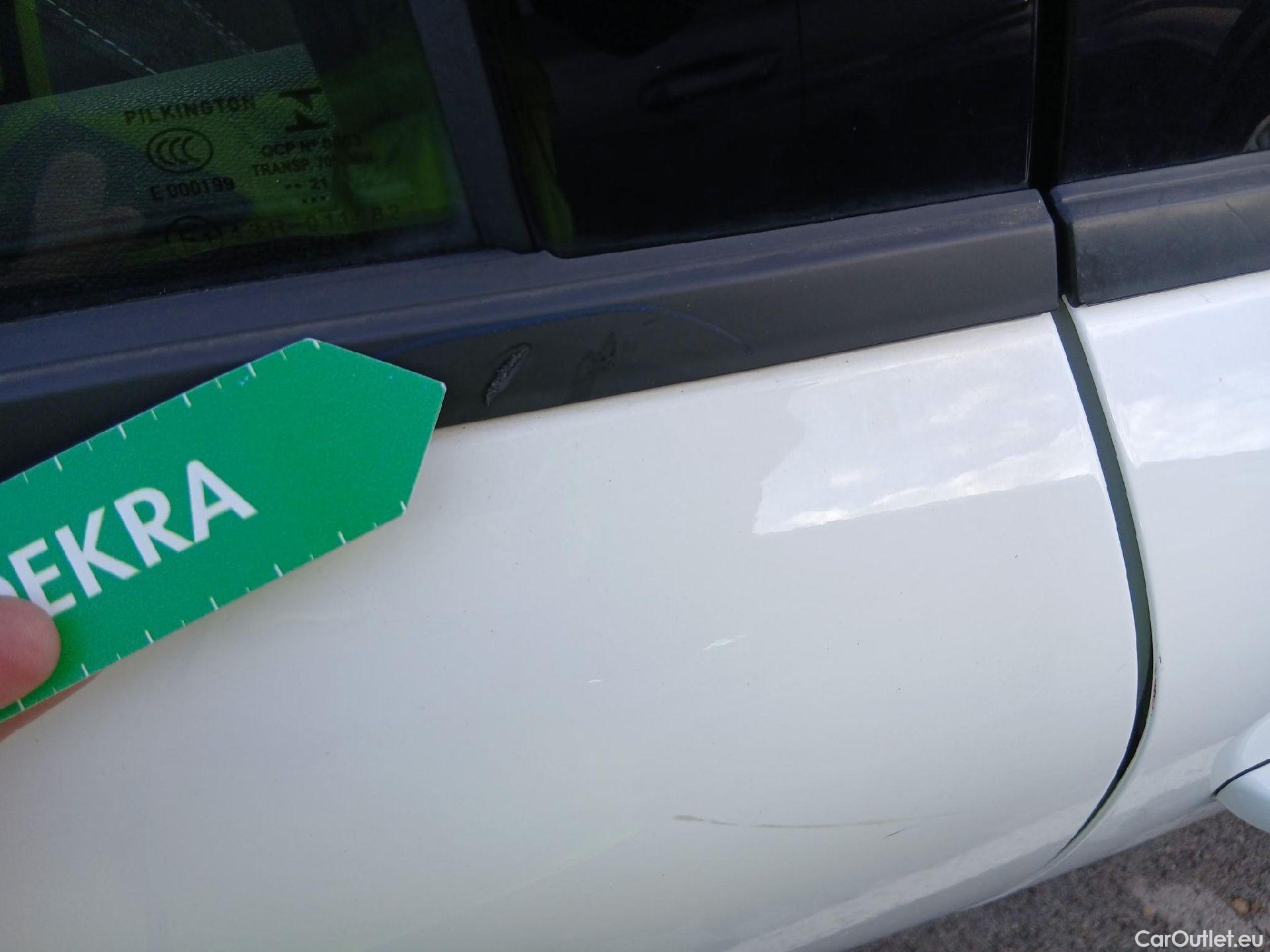  Peugeot  308 PEUGEOT  / 2021 / 5P / berlina con portón 5P Active Pack BlueHDi 130 S&S MAN (AC2) #24