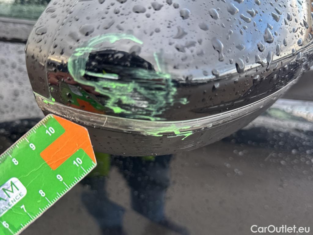  Peugeot  2008 PEUGEOT  / 2019 / 5P / todoterreno GT Pack Puretech 130 S&S EAT8 #59