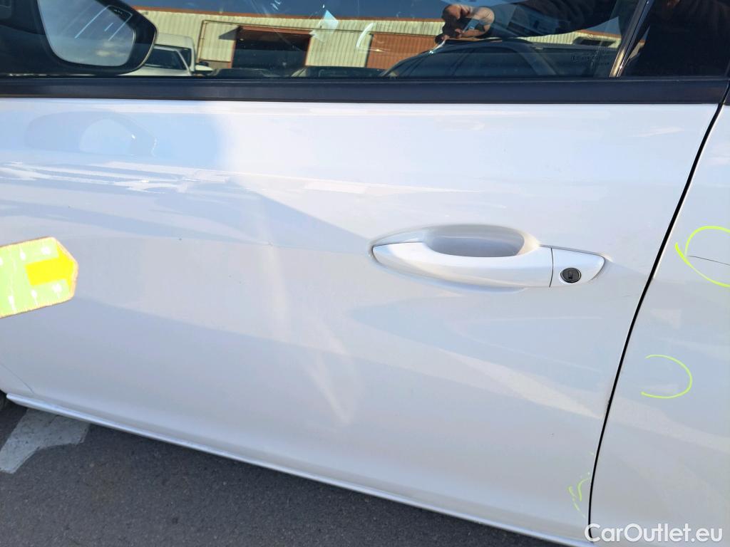  Peugeot  308 PEUGEOT  / 2017 / 5P / berlina con portón 5p Active Pack BlueHDi 130 S&S #13