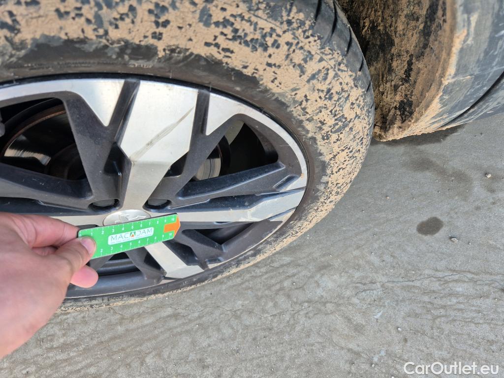  Peugeot  5008 PEUGEOT  / 2017 / 5P / todoterreno GT Line 1.6 PureTech 132kW (180CV) EAT8 #4