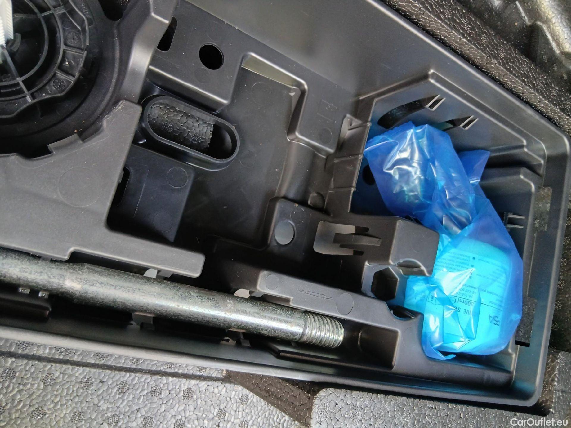  Peugeot  308 PEUGEOT  / 2021 / 5P / berlina con portón 5P Active Pack BlueHDi 130 S&S MAN (AC2) #3