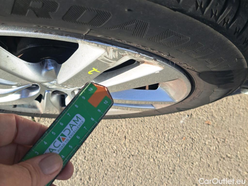  Peugeot  308 PEUGEOT  / 2017 / 5P / berlina con portón 5p Active Pack BlueHDi 130 S&S #18