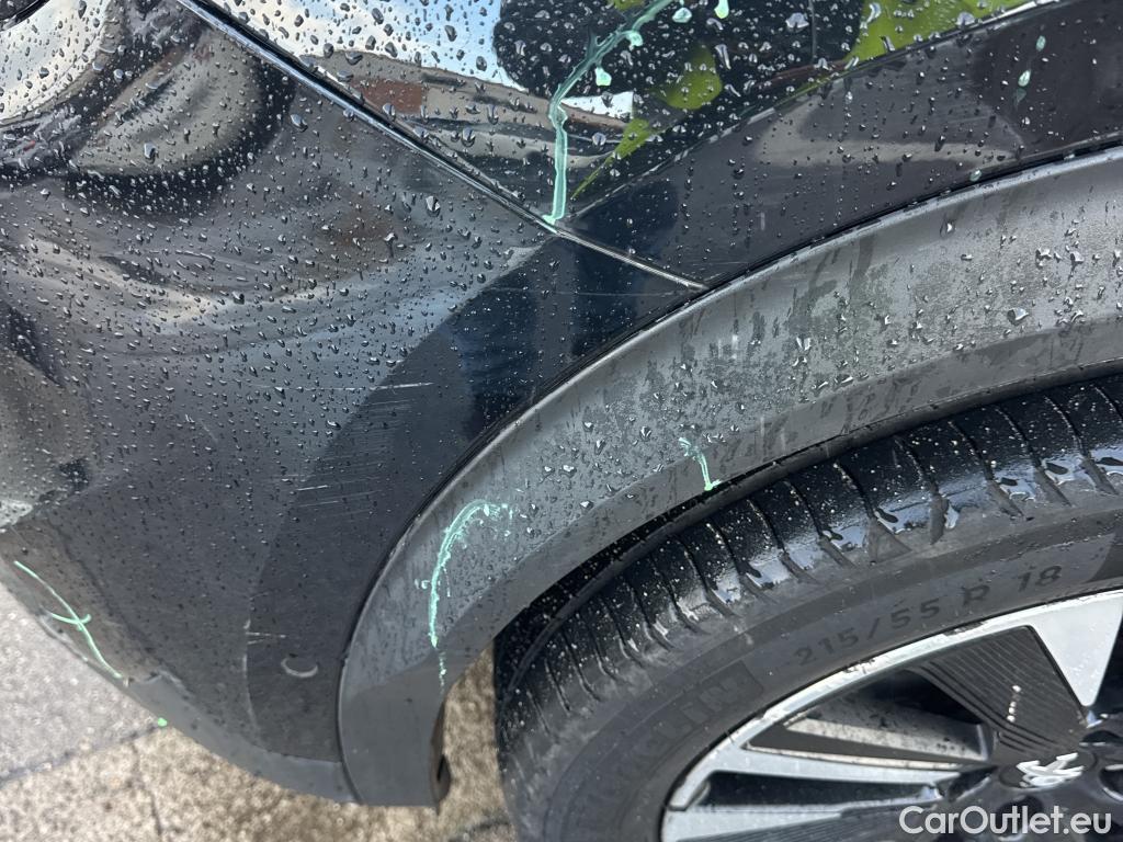  Peugeot  2008 PEUGEOT  / 2019 / 5P / todoterreno GT Pack Puretech 130 S&S EAT8 #41