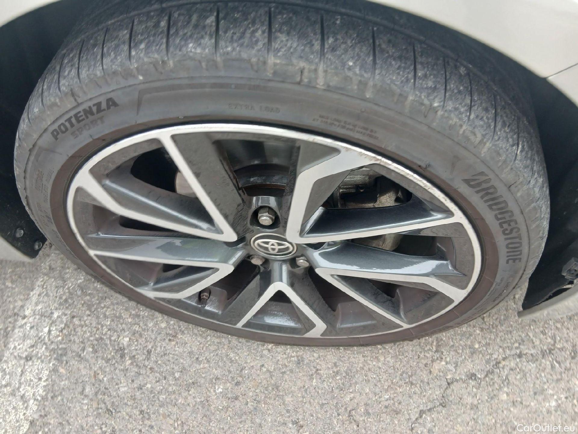  Toyota  Corolla TOYOTA  / 2019 / 5P / berlina con portón 2.0 180H ADVANCE E-CVT #20