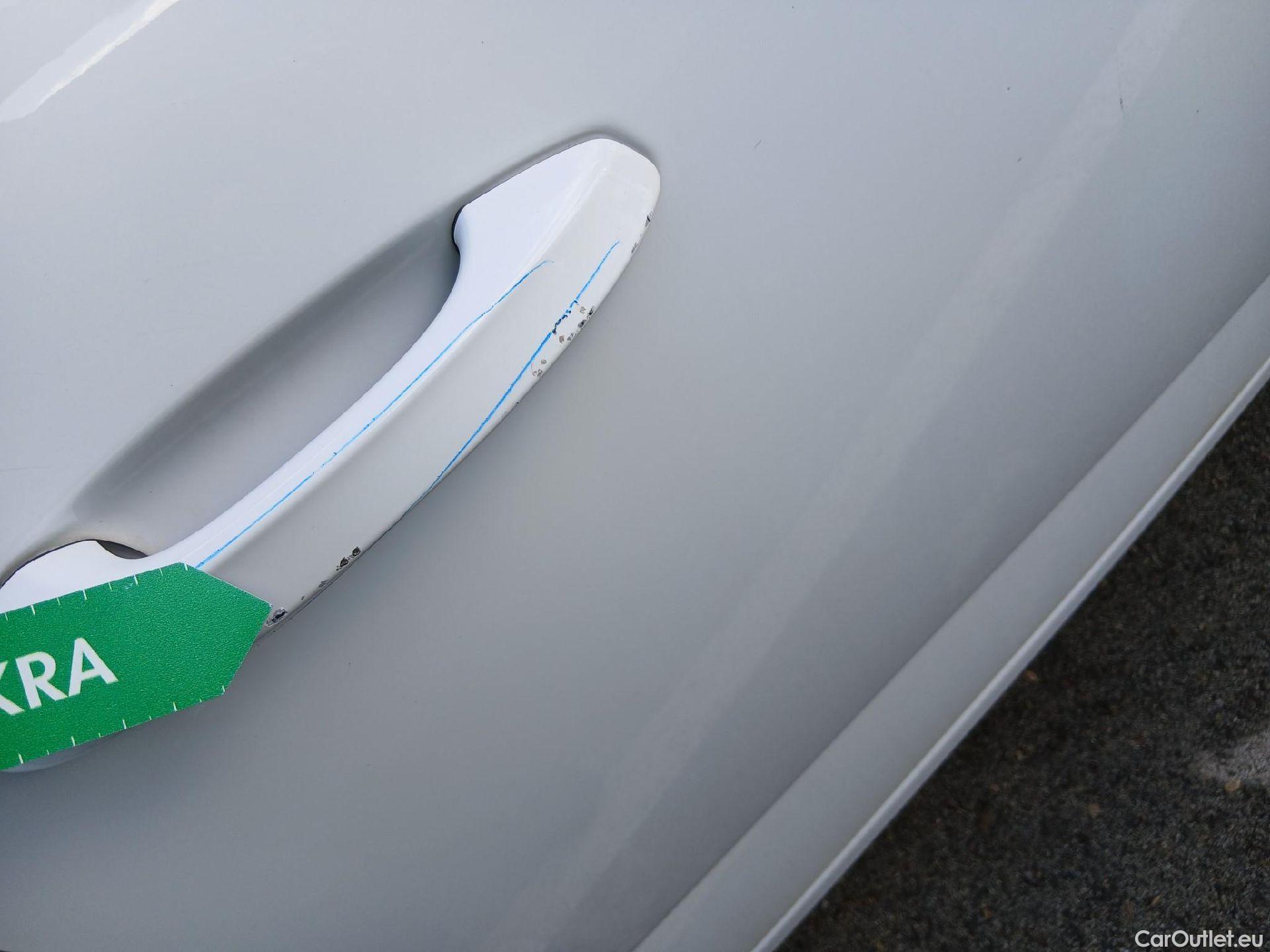  Peugeot  308 PEUGEOT  / 2021 / 5P / berlina con portón 5P Active Pack BlueHDi 130 S&S MAN (AC2) #27