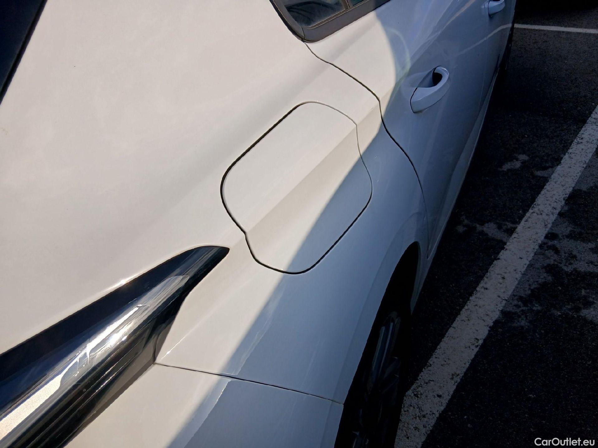  Peugeot  308 PEUGEOT  / 2021 / 5P / berlina con portón 5P Active Pack BlueHDi 130 S&S MAN (AC2) #21