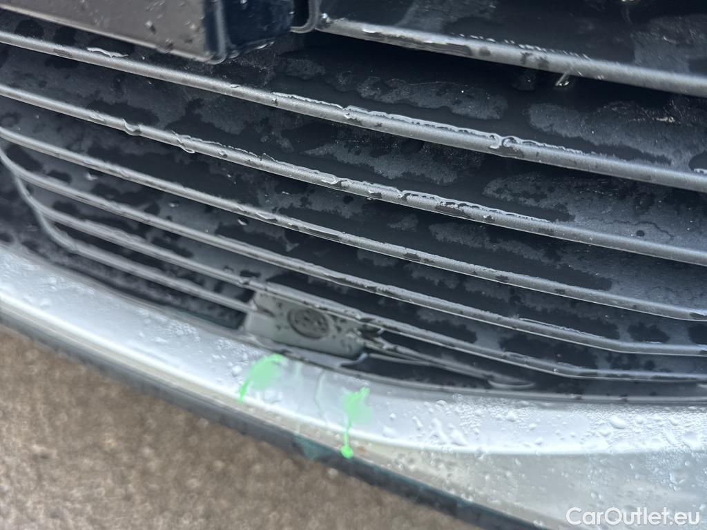  Peugeot  2008 PEUGEOT  / 2019 / 5P / todoterreno GT Pack Puretech 130 S&S EAT8 #33