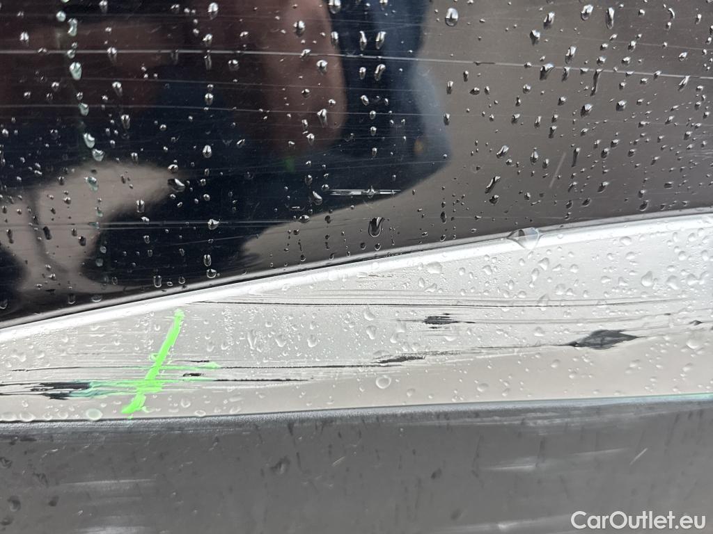  Peugeot  2008 PEUGEOT  / 2019 / 5P / todoterreno GT Pack Puretech 130 S&S EAT8 #38