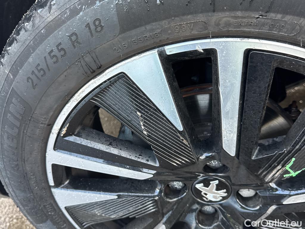  Peugeot  2008 PEUGEOT  / 2019 / 5P / todoterreno GT Pack Puretech 130 S&S EAT8 #13