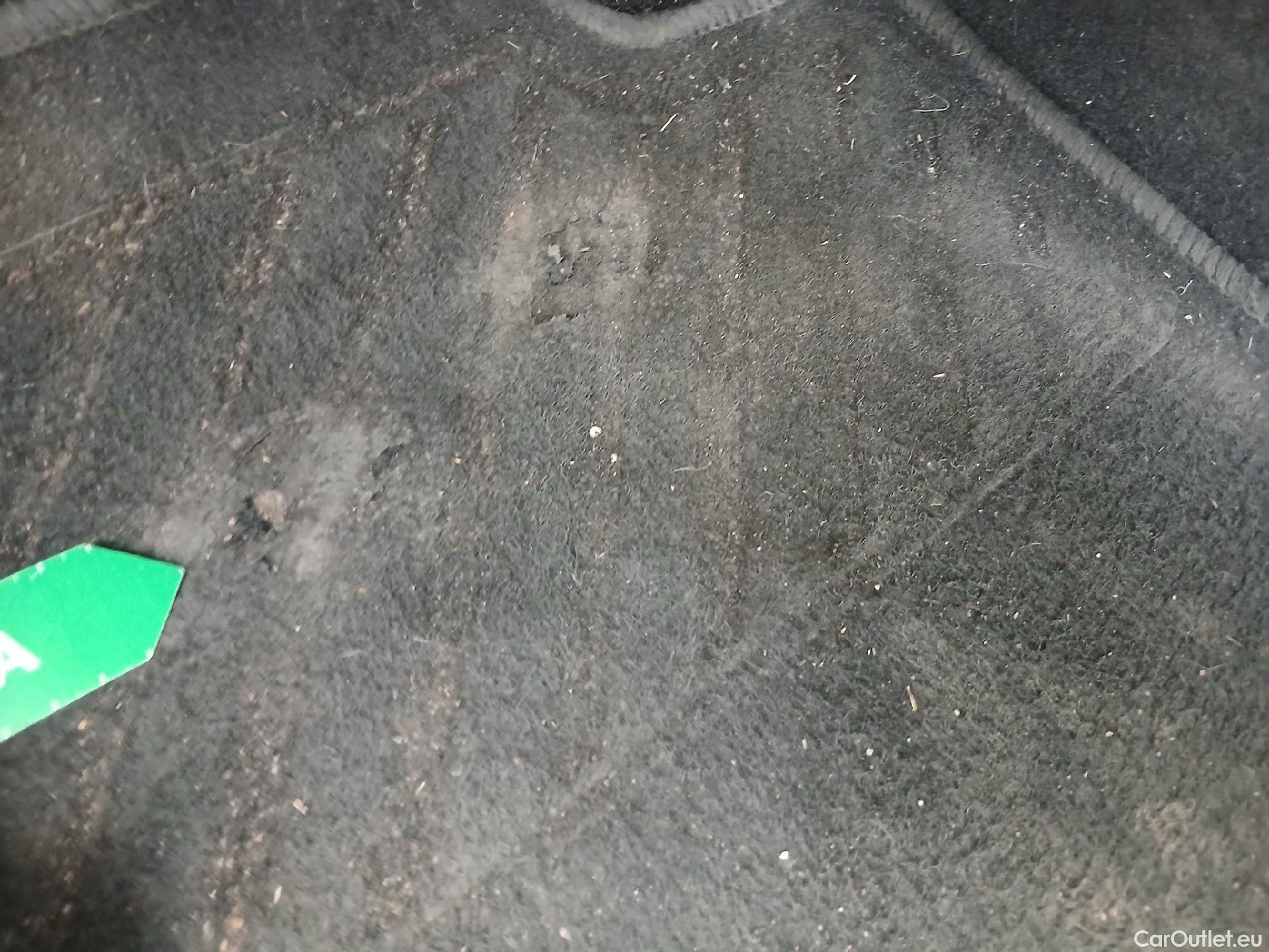  Peugeot  308 PEUGEOT  / 2021 / 5P / berlina con portón 5P Active Pack BlueHDi 130 S&S MAN (AC2) #2