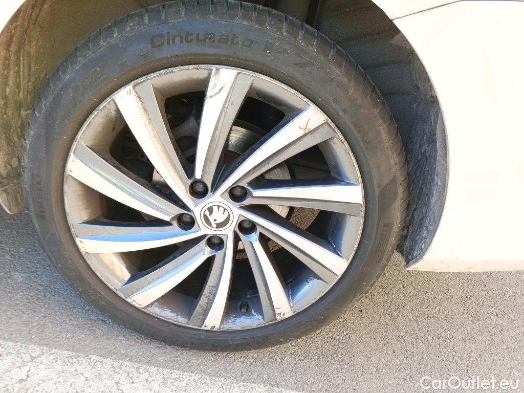  Skoda  Octavia SKODA  / 2020 / 5P / familiar Combi 2.0 TDI 110kW (150CV) DSG Style #7