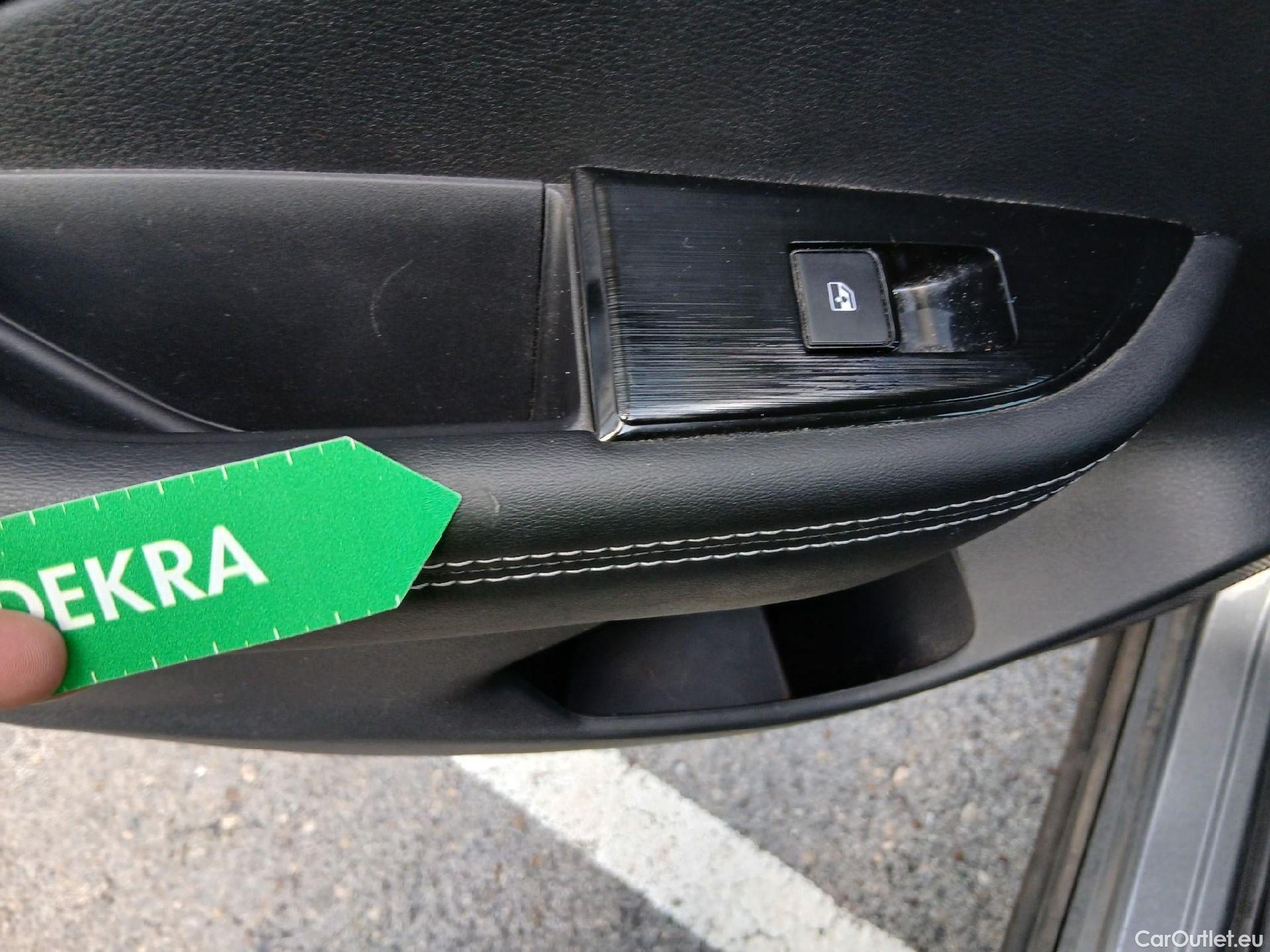  Nissan  Qashqai NISSAN  / 2021 / 5P / todoterreno DIG-T 103kW N-Connecta (Skyline Pack) #1