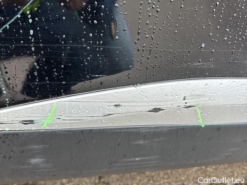  Peugeot  2008 PEUGEOT  / 2019 / 5P / todoterreno GT Pack Puretech 130 S&S EAT8 #37