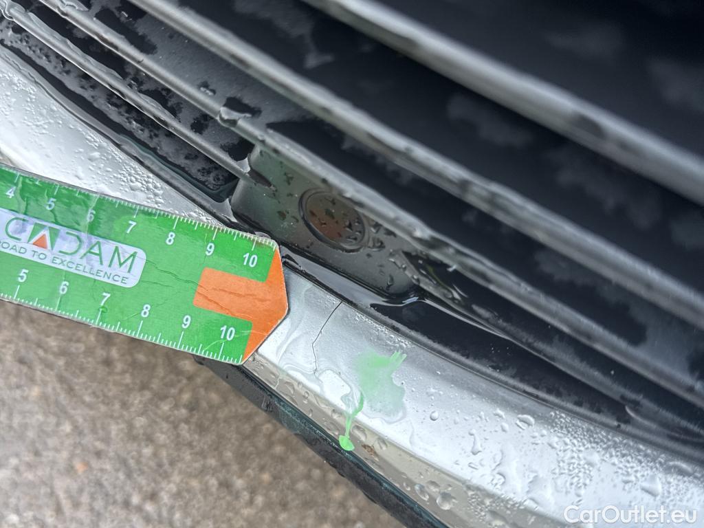  Peugeot  2008 PEUGEOT  / 2019 / 5P / todoterreno GT Pack Puretech 130 S&S EAT8 #34