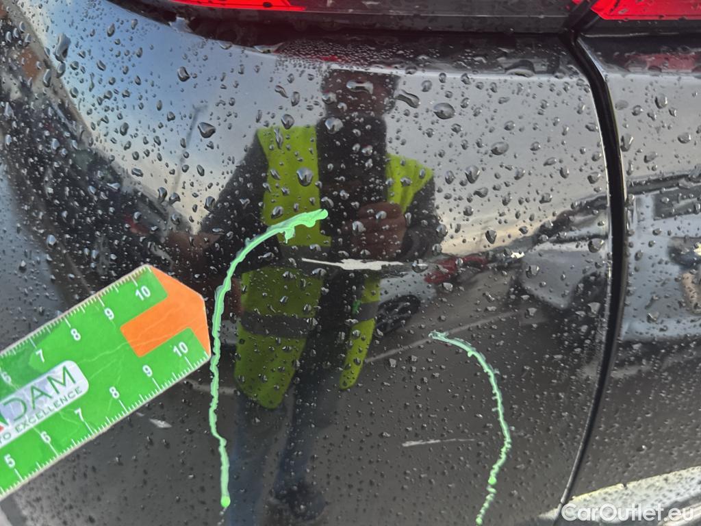  Peugeot  2008 PEUGEOT  / 2019 / 5P / todoterreno GT Pack Puretech 130 S&S EAT8 #30