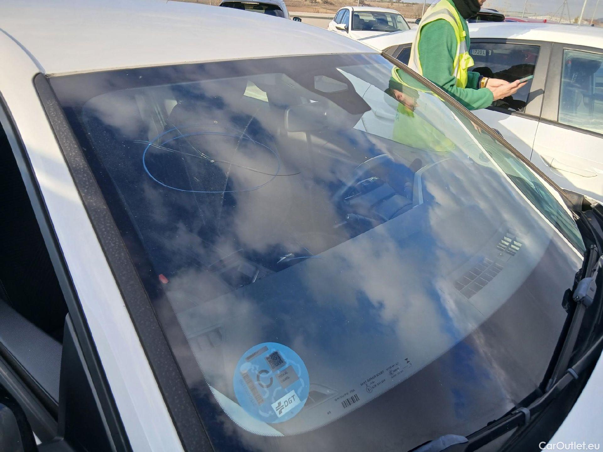  Peugeot  308 PEUGEOT  / 2021 / 5P / berlina con portón 5P Active Pack BlueHDi 130 S&S MAN (AC2) #8