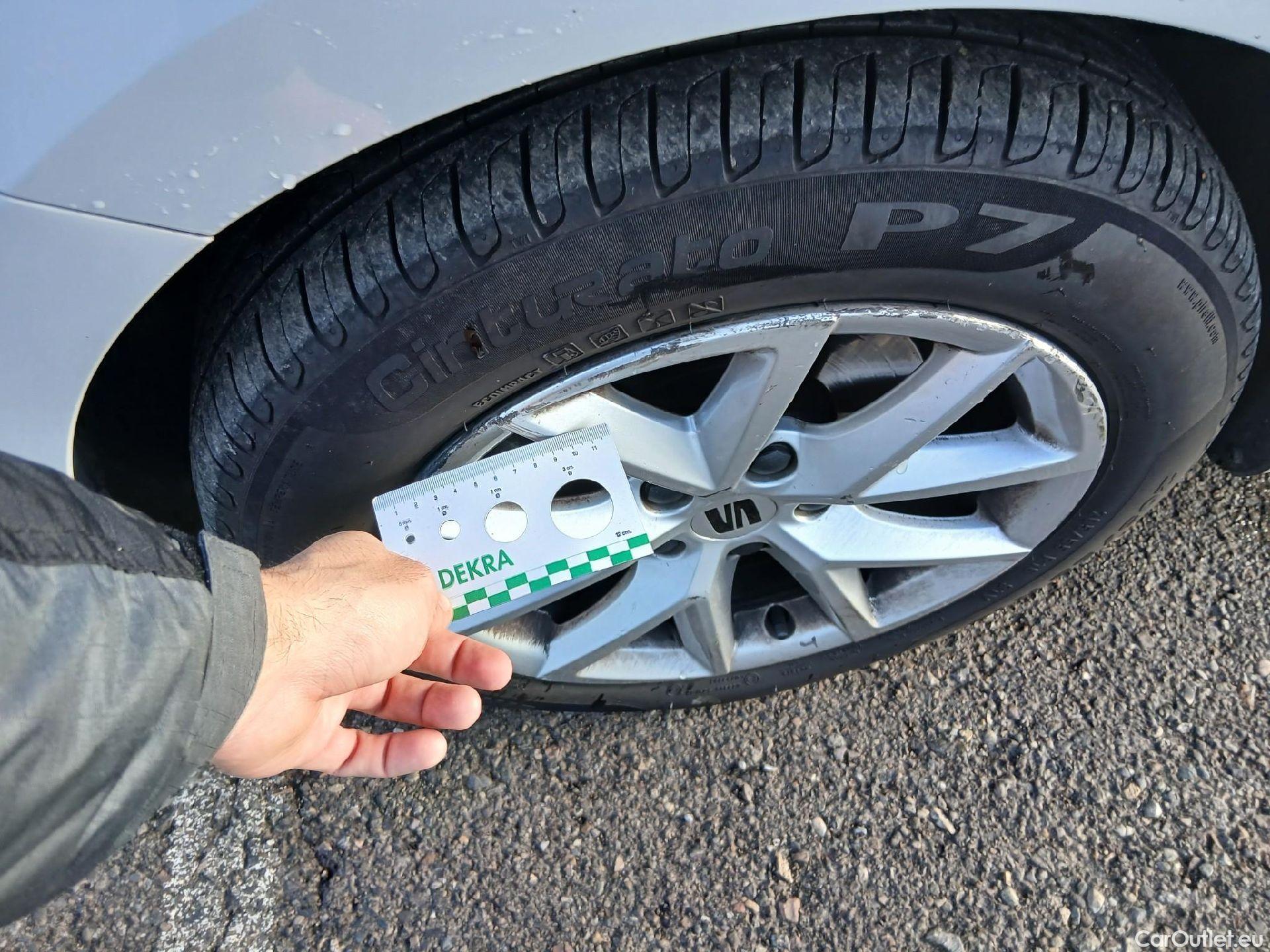  Land Rover  Discovery SEAT Nuevo León / 2020 / 5P / berlina con portón 2.0 TDI 85kW S&S Style Go (AC3) #3