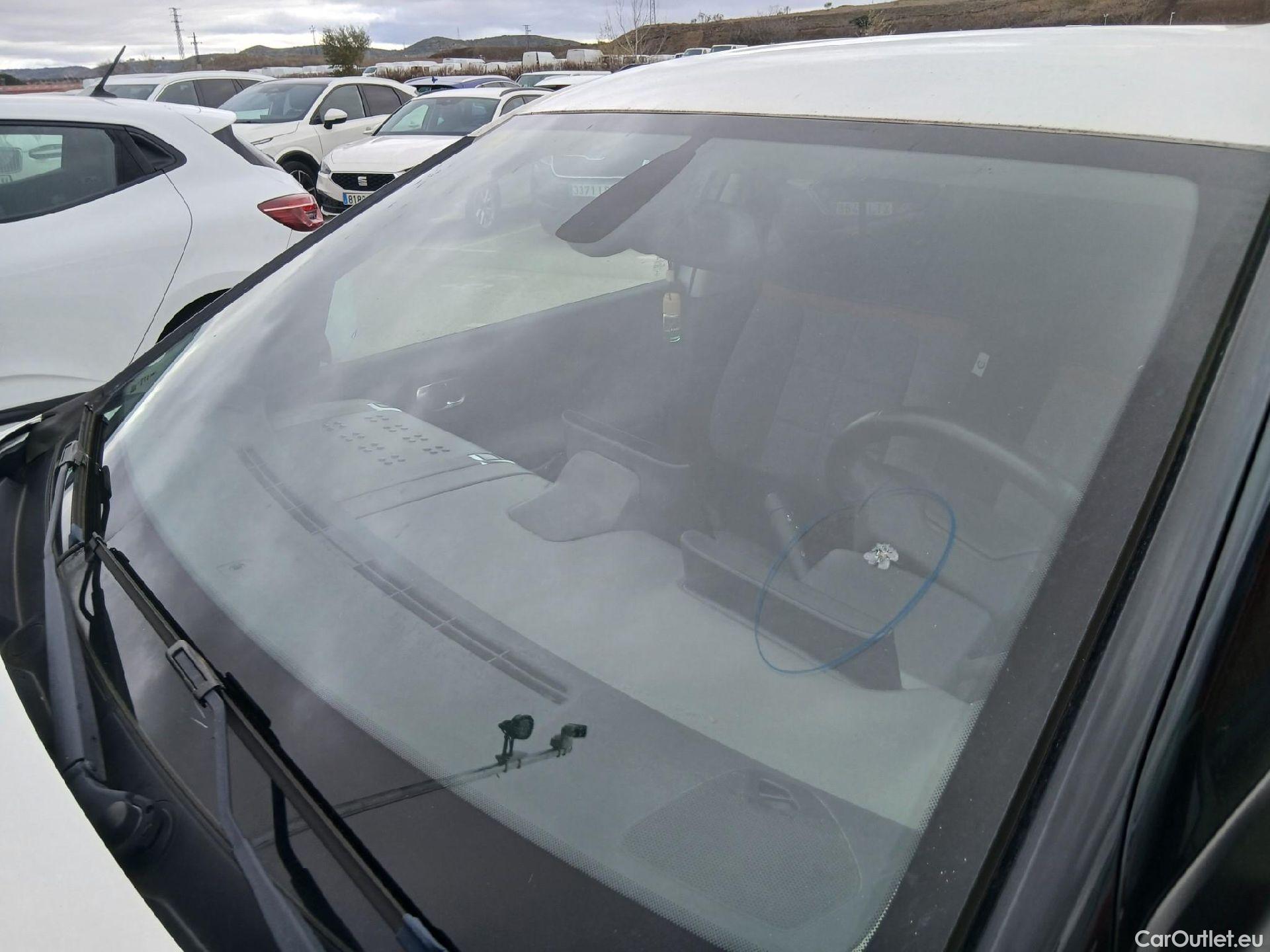  Citroen  C4 Cactus CITROEN  / 2018 / 5P / berlina con portón BlueHDi 100 S&S C-Series(SP) #2