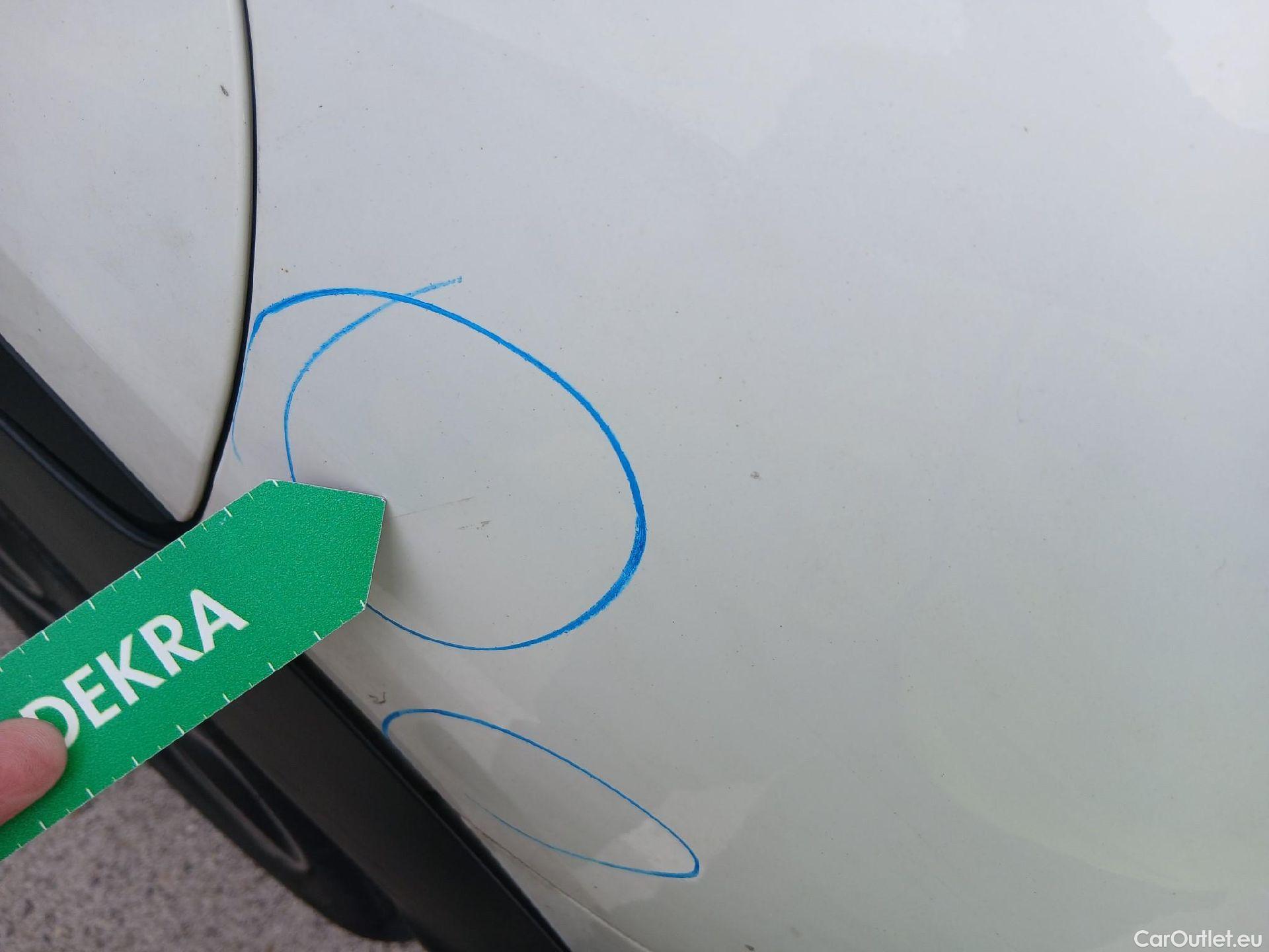  Citroen  C4 Cactus CITROEN  / 2018 / 5P / berlina con portón BlueHDi 100 S&S C-Series(SP) #10