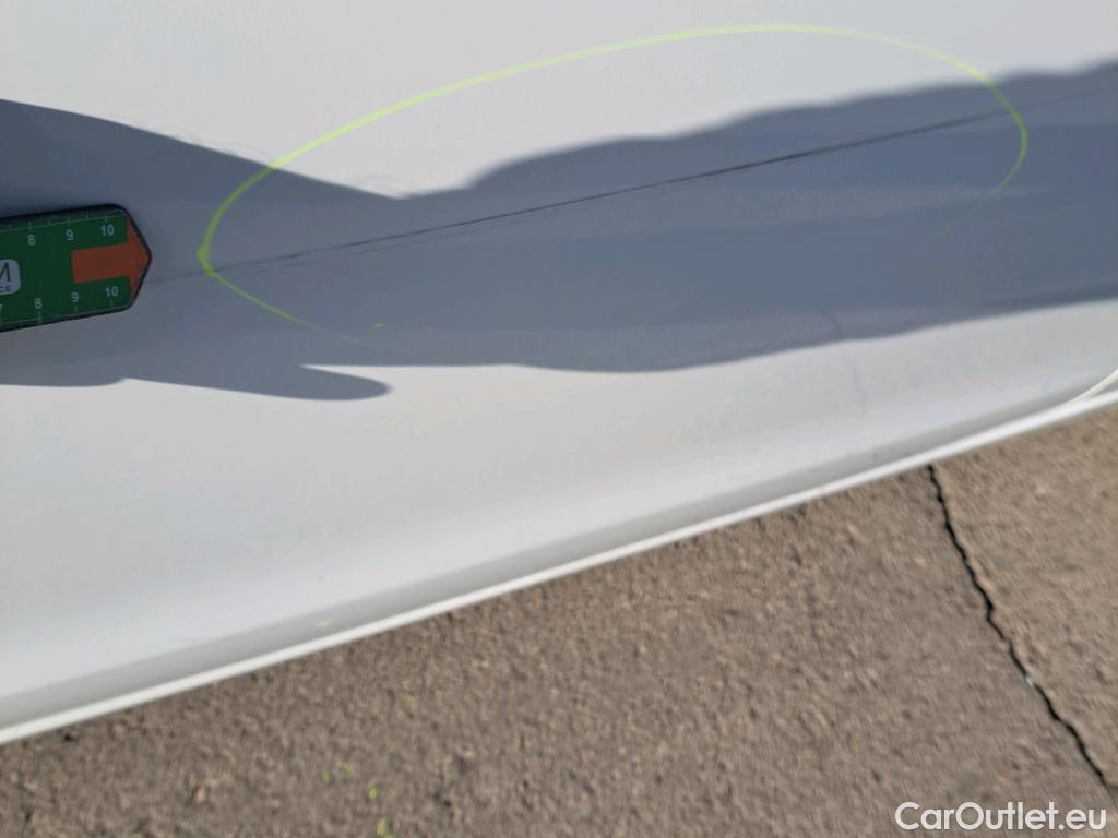  Peugeot  308 PEUGEOT  / 2017 / 5P / berlina con portón 5p Active Pack BlueHDi 130 S&S #3