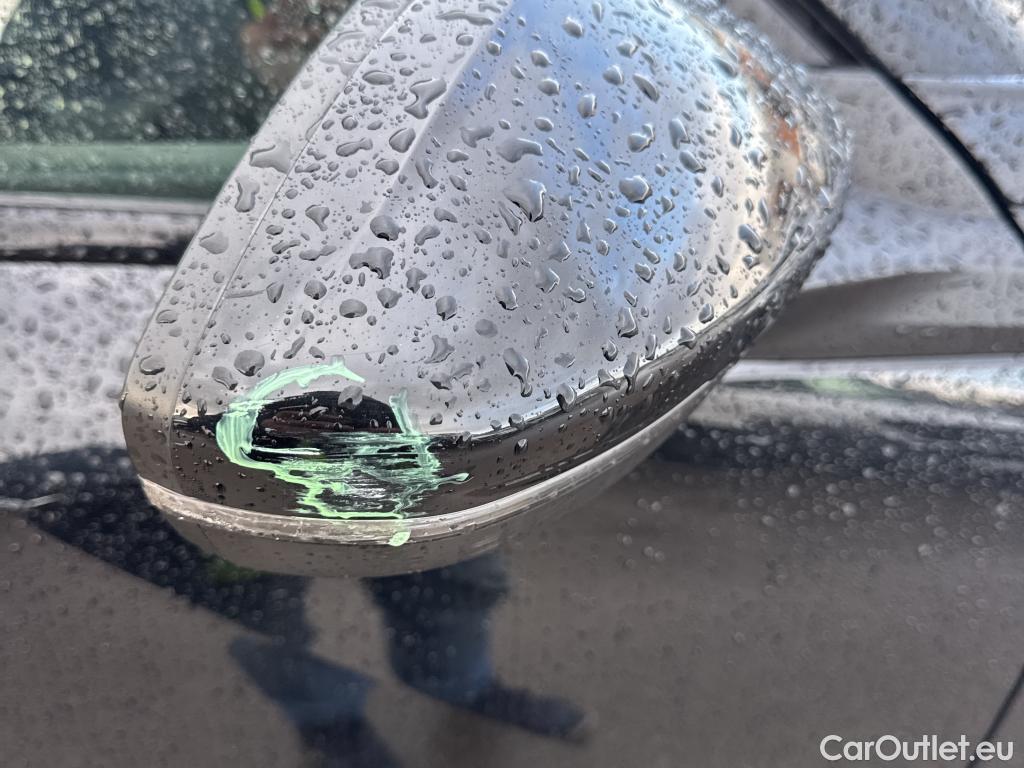  Peugeot  2008 PEUGEOT  / 2019 / 5P / todoterreno GT Pack Puretech 130 S&S EAT8 #50