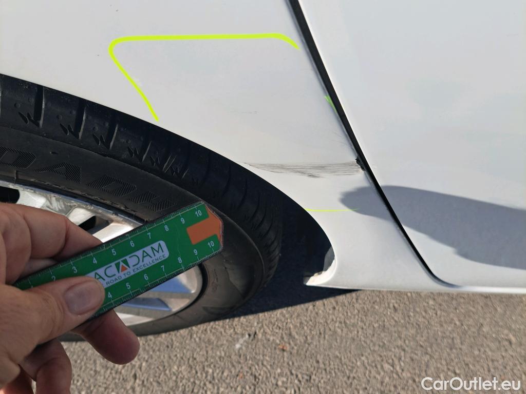  Peugeot  308 PEUGEOT  / 2017 / 5P / berlina con portón 5p Active Pack BlueHDi 130 S&S #8