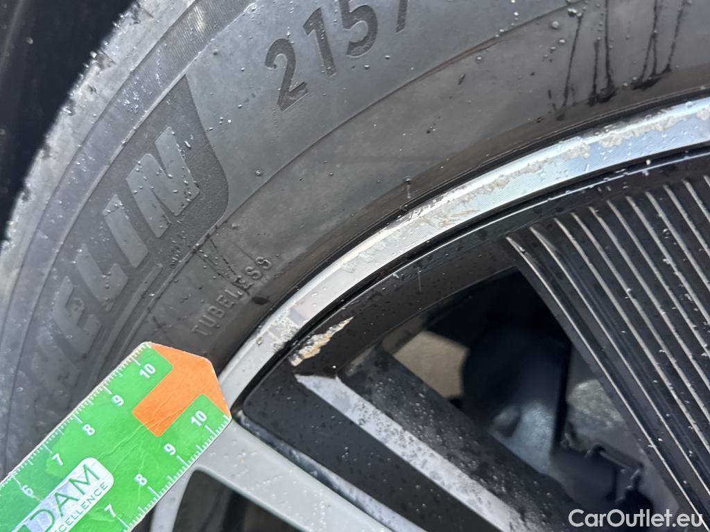  Peugeot  2008 PEUGEOT  / 2019 / 5P / todoterreno GT Pack Puretech 130 S&S EAT8 #14