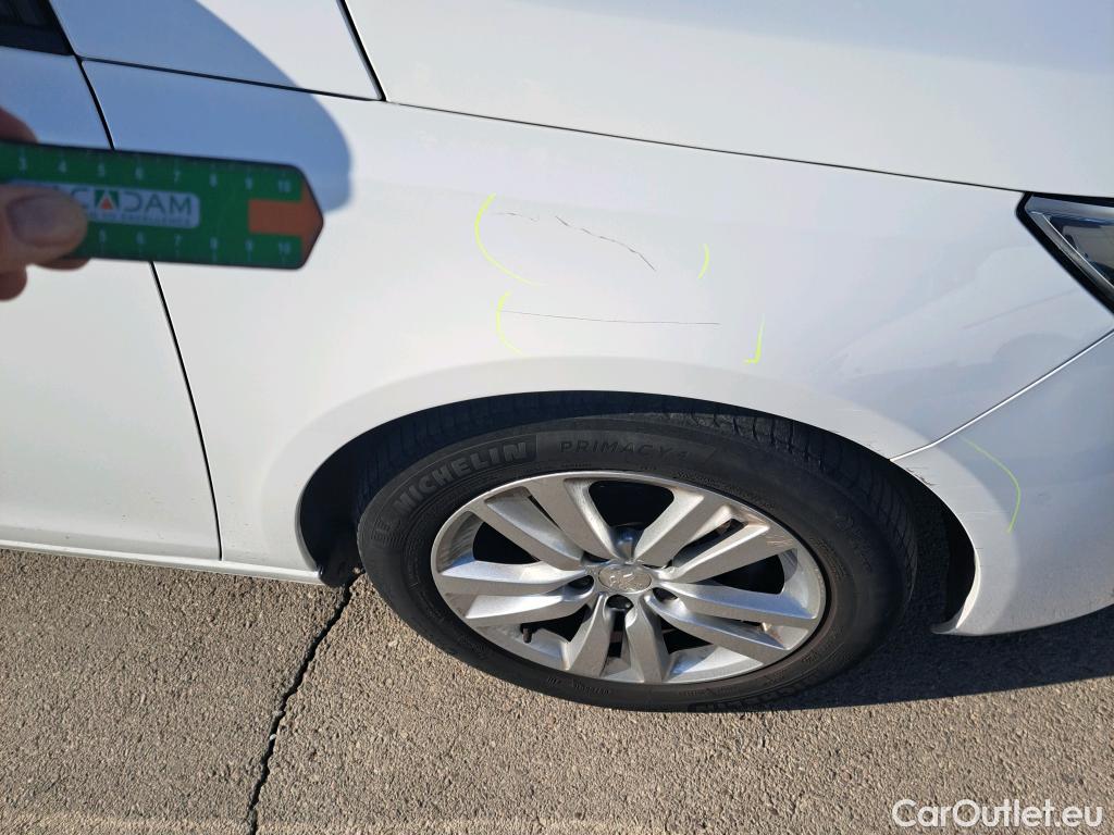  Peugeot  308 PEUGEOT  / 2017 / 5P / berlina con portón 5p Active Pack BlueHDi 130 S&S #21