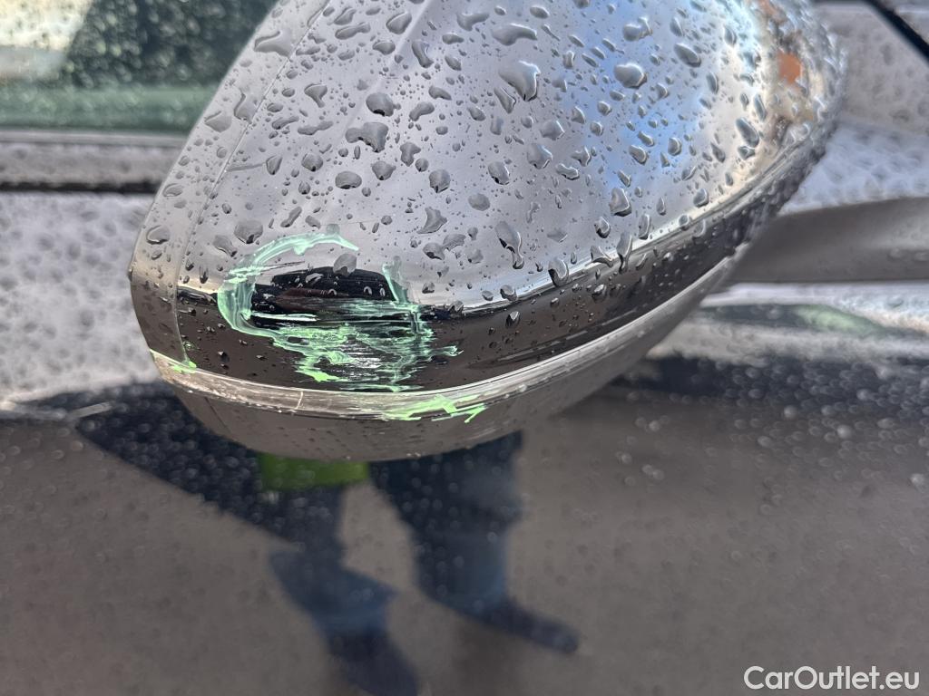  Peugeot  2008 PEUGEOT  / 2019 / 5P / todoterreno GT Pack Puretech 130 S&S EAT8 #58