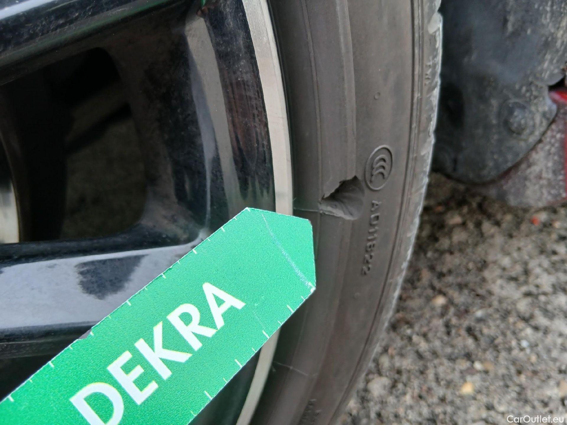  Mercedes  A-Klasse MERCEDES-BENZ Clase A / 2018 / 5P / berlina con portón A 250 e #19