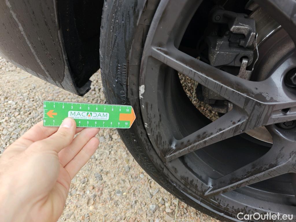  Bmw  Serie 1 BMW  / 2019 / 5P / berlina con portón 118i #33