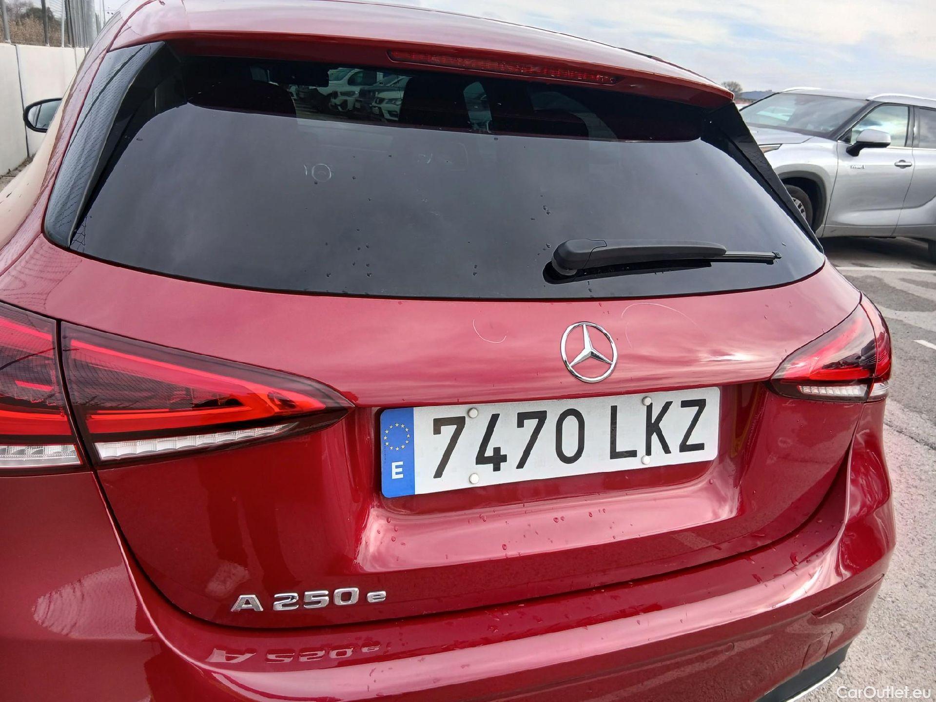  Mercedes  A-Klasse MERCEDES-BENZ Clase A / 2018 / 5P / berlina con portón A 250 e #24