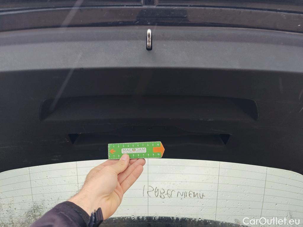  Bmw  Serie 1 BMW  / 2019 / 5P / berlina con portón 118i #12