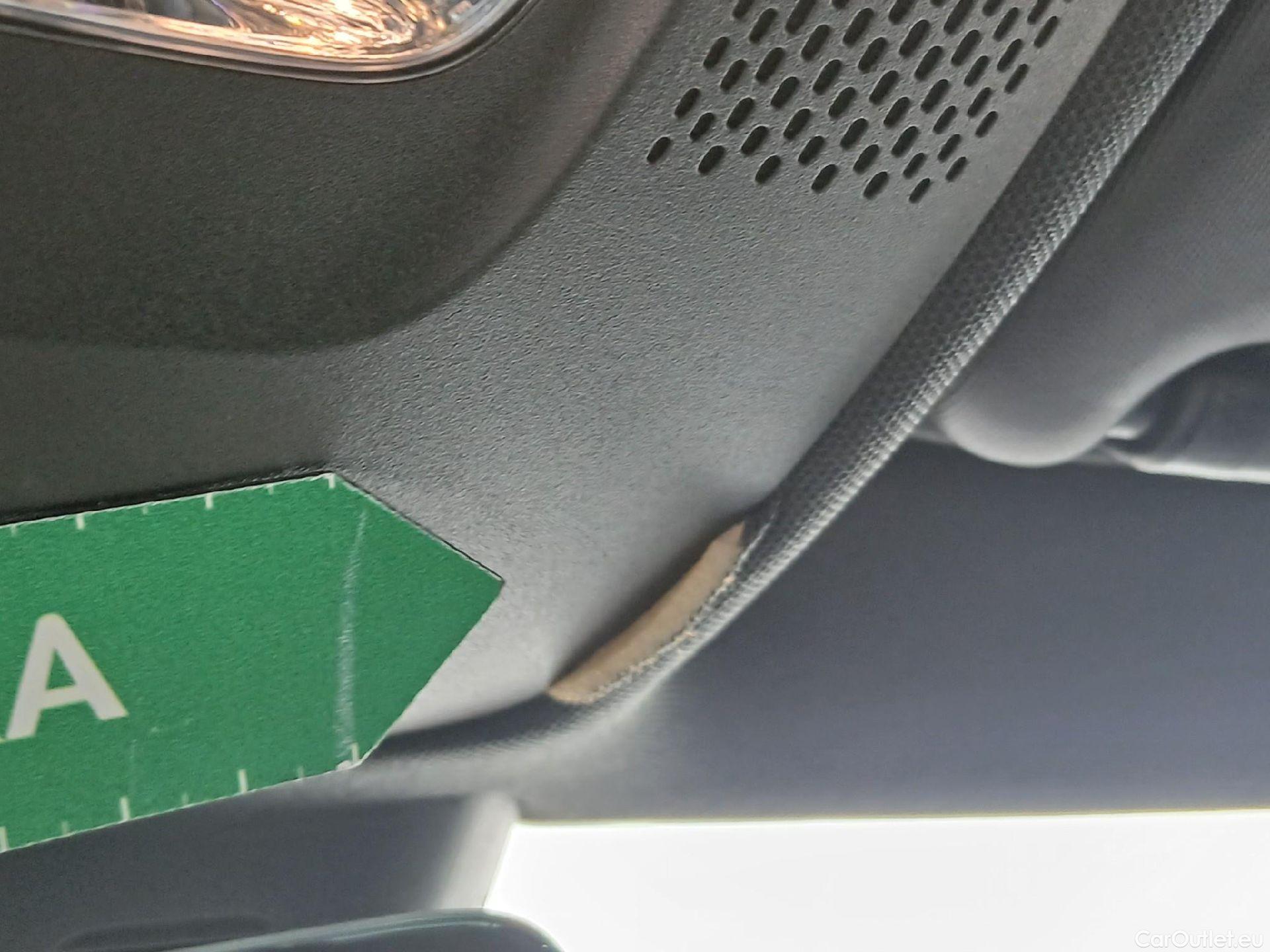  Mercedes  A-Klasse MERCEDES-BENZ Clase A / 2018 / 5P / berlina con portón A 250 e #67