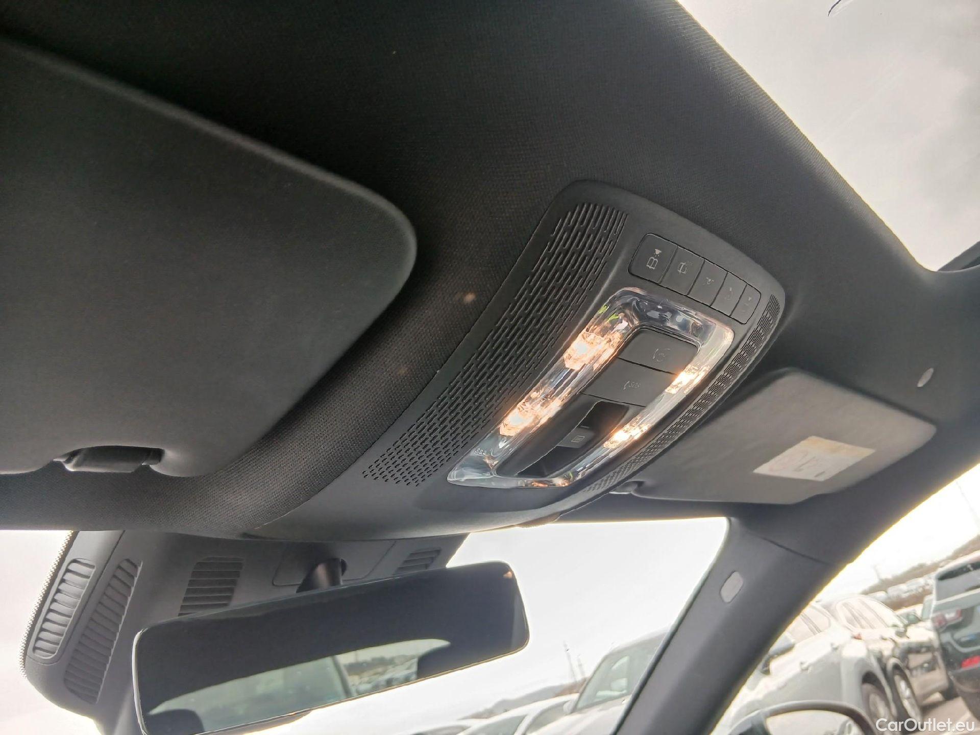  Mercedes  A-Klasse MERCEDES-BENZ Clase A / 2018 / 5P / berlina con portón A 250 e #66