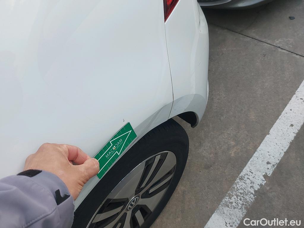  Volkswagen  Golf  VOLKSWAGEN / 2016 / 5P / berlina con portón e-ePower 110 kW (136CV) #4