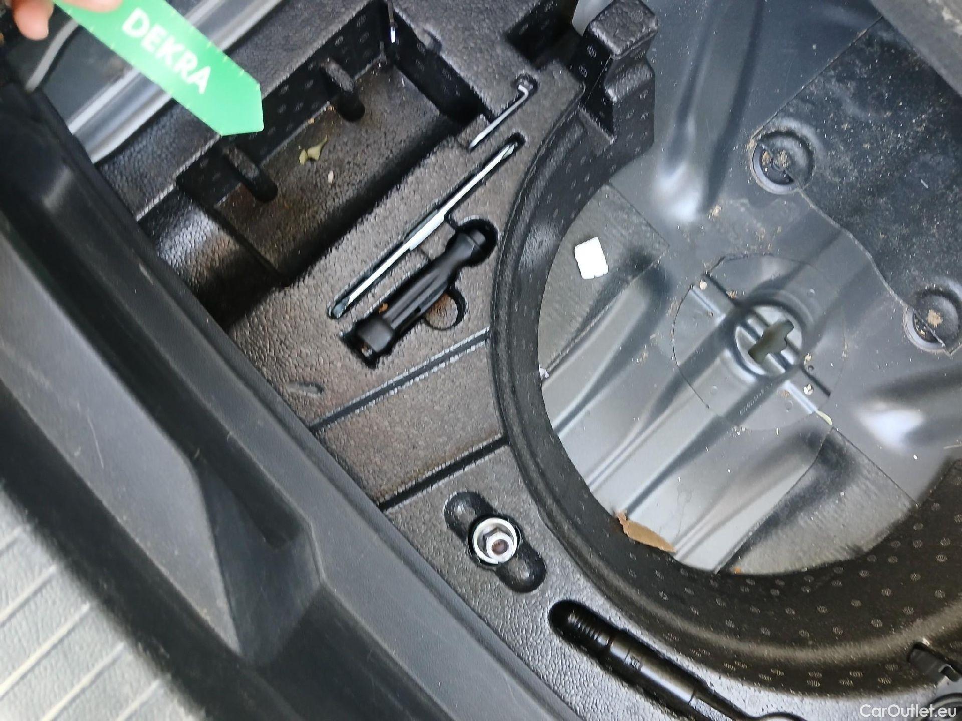  Volkswagen  T-ROC VOLKSWAGEN  / 2017 / 5P / todoterreno Advance 2.0 TDI 110kW (150CV) DSG (AC2) #4