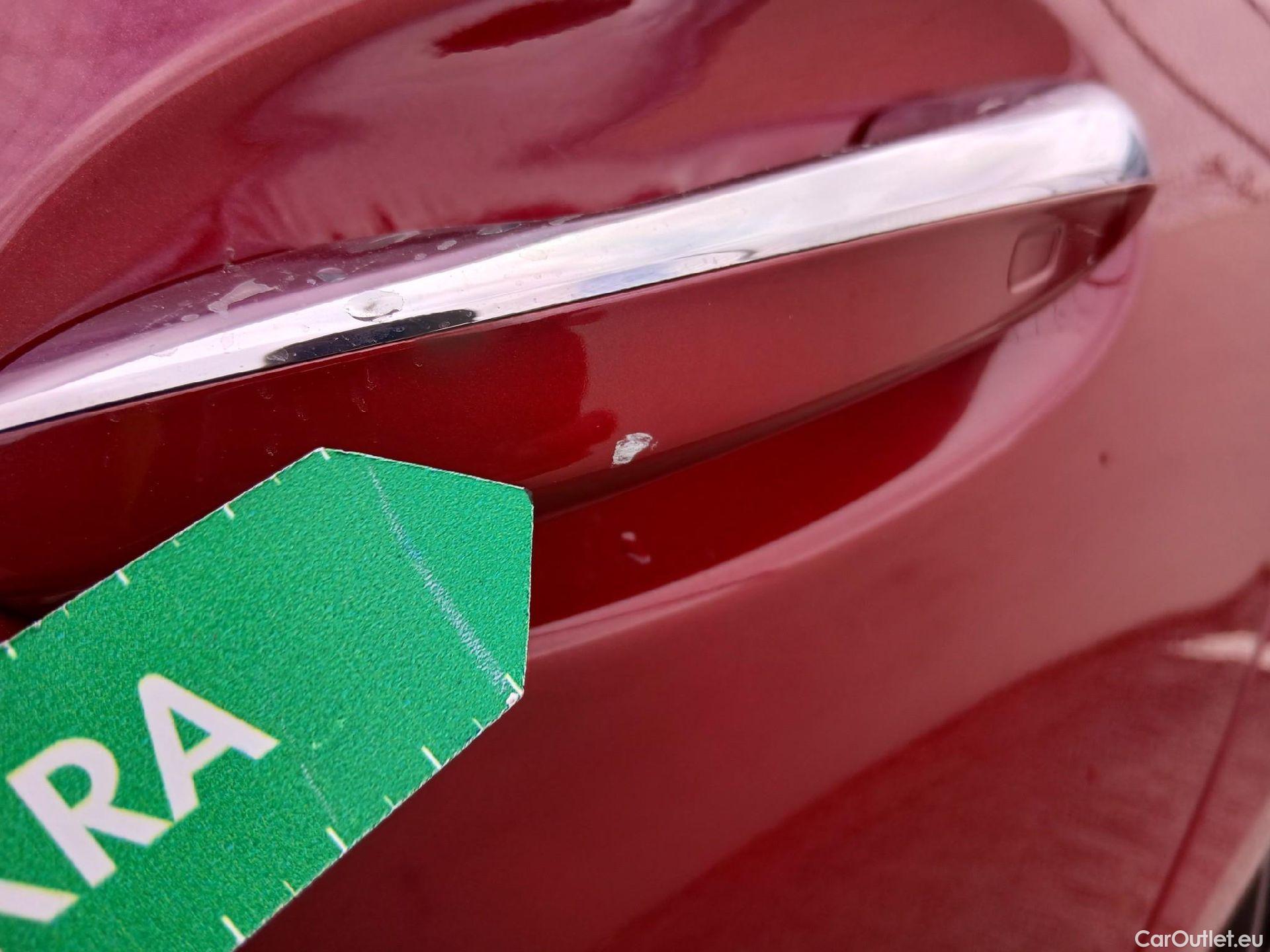  Mercedes  A-Klasse MERCEDES-BENZ Clase A / 2018 / 5P / berlina con portón A 250 e #60