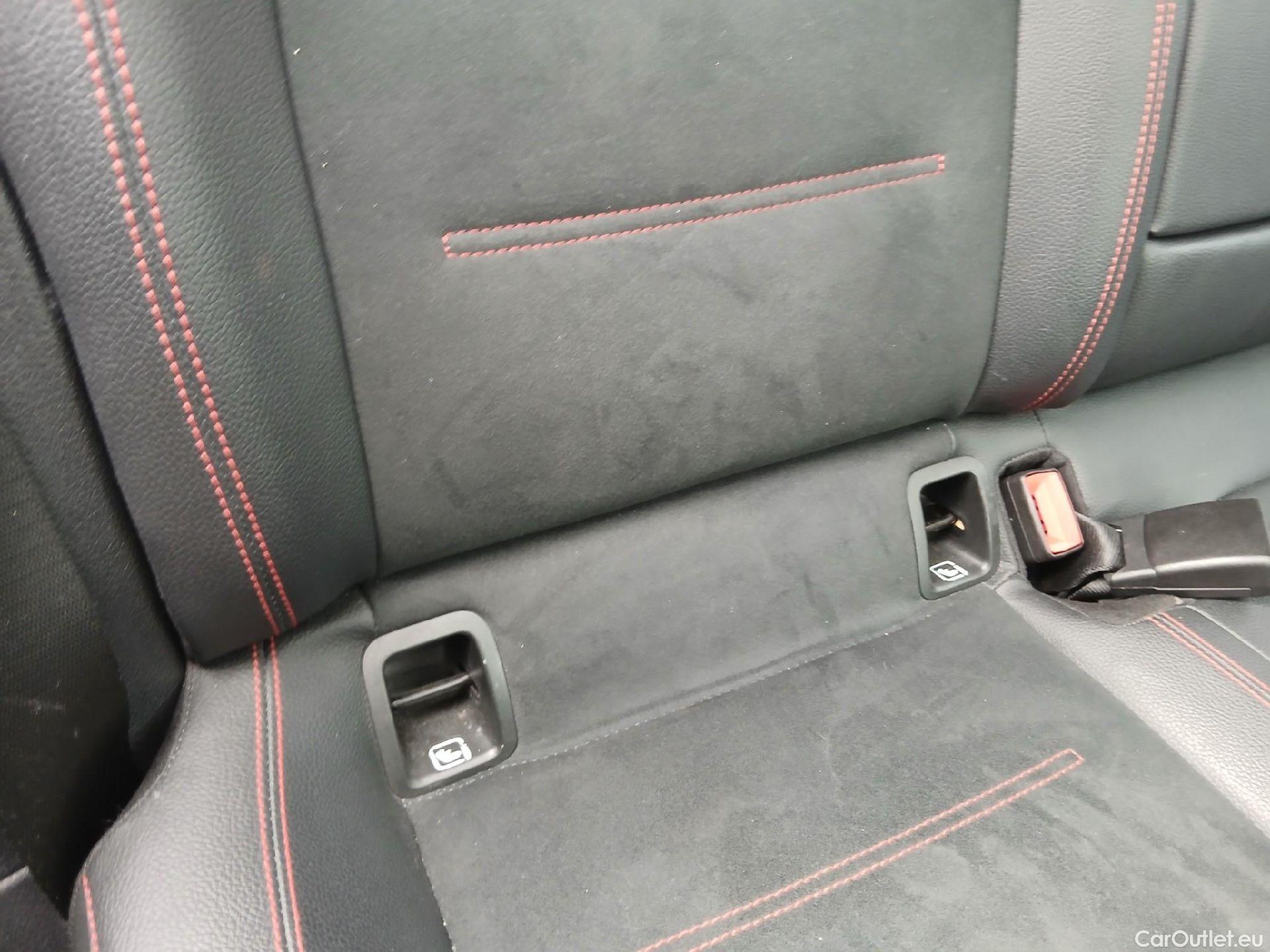  Mercedes  A-Klasse MERCEDES-BENZ Clase A / 2018 / 5P / berlina con portón A 250 e #50