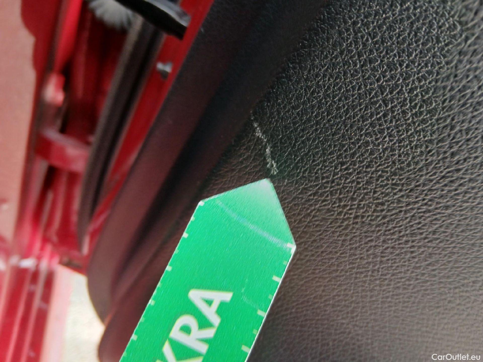  Mercedes  A-Klasse MERCEDES-BENZ Clase A / 2018 / 5P / berlina con portón A 250 e #52